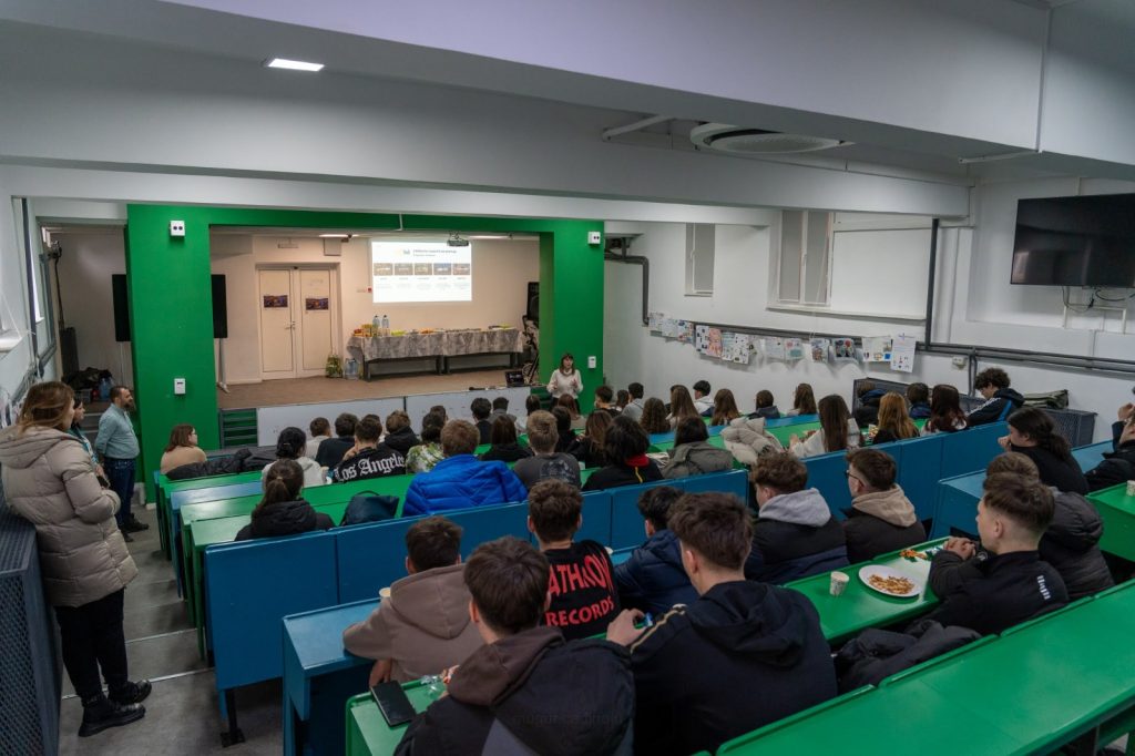 Fondatori din Viitor, pinmagazine