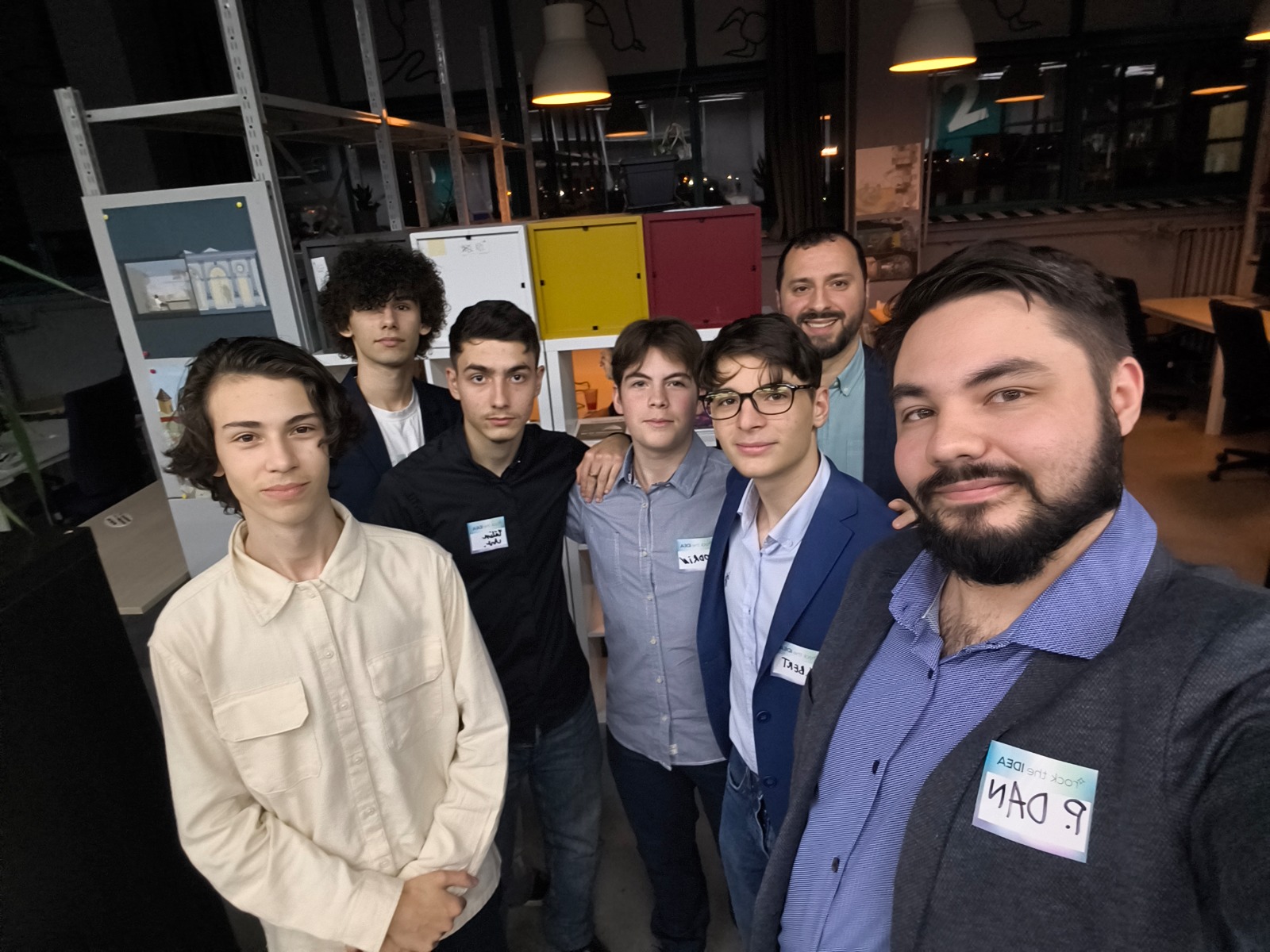 Fondatori din viitor - pinmagazine.ro